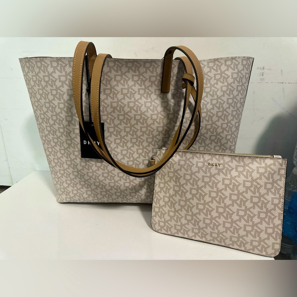 Gorgeous DKNY Reversible NYC Skyline Tote Stylish Purse New with Tags